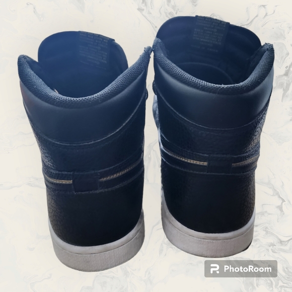 Nike Air Jordan High Top Sneakers EUC Black & Gold Size US 10 - Picture 3 of 6